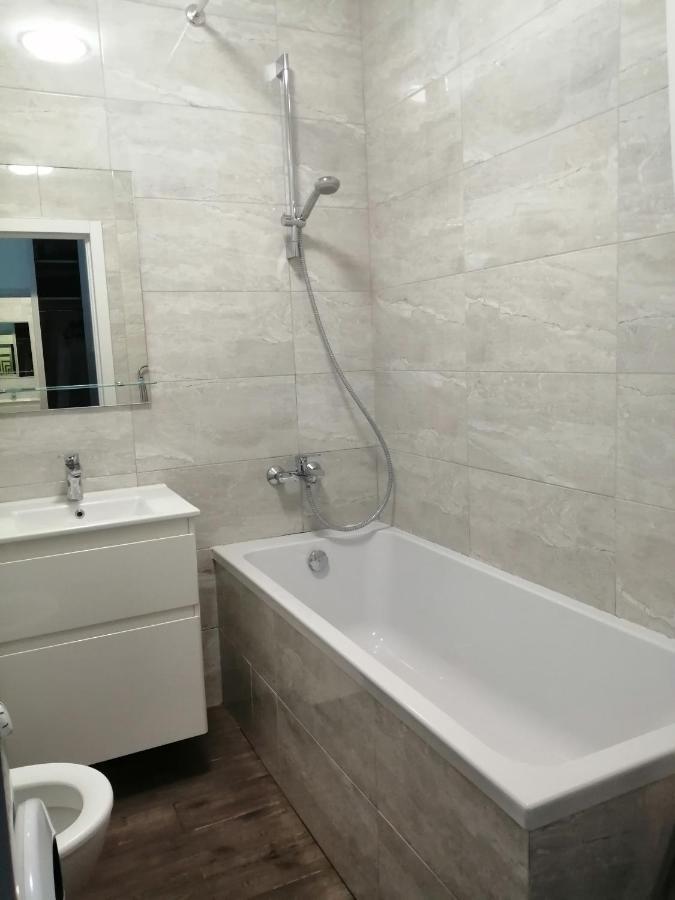 Apartment чудова, стильна студія біля вднг *