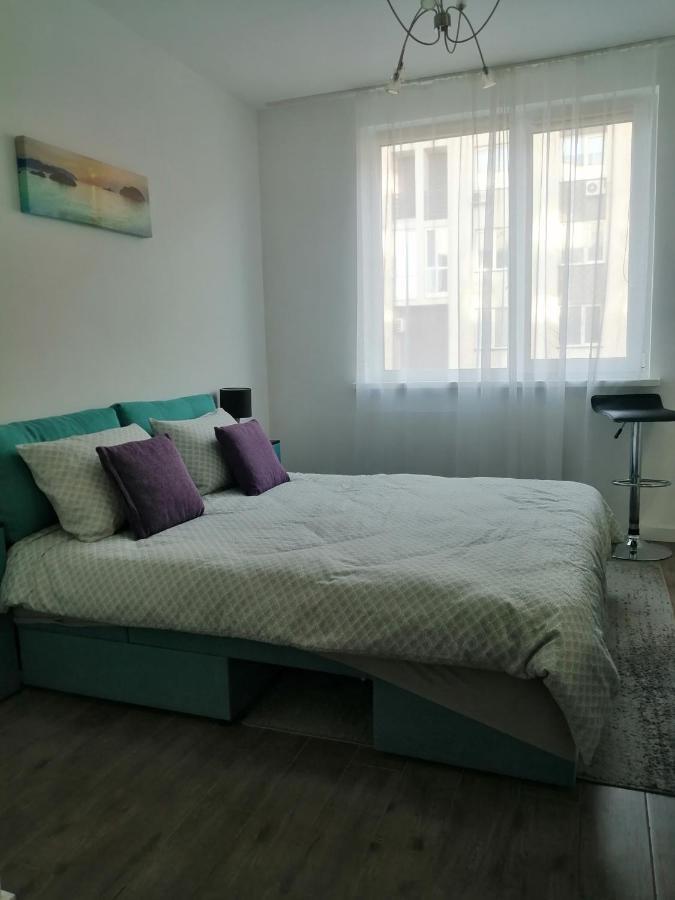 чудова, стильна студія біля вднг Apartment Kyiv