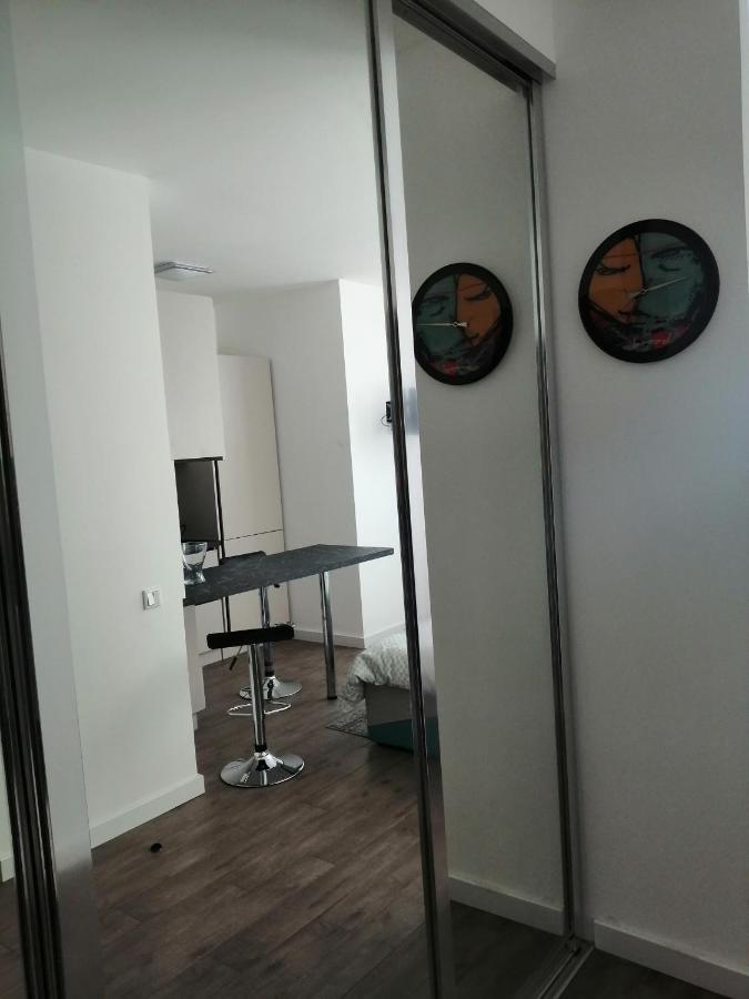 Apartment чудова, стильна студія біля вднг Kyiv
