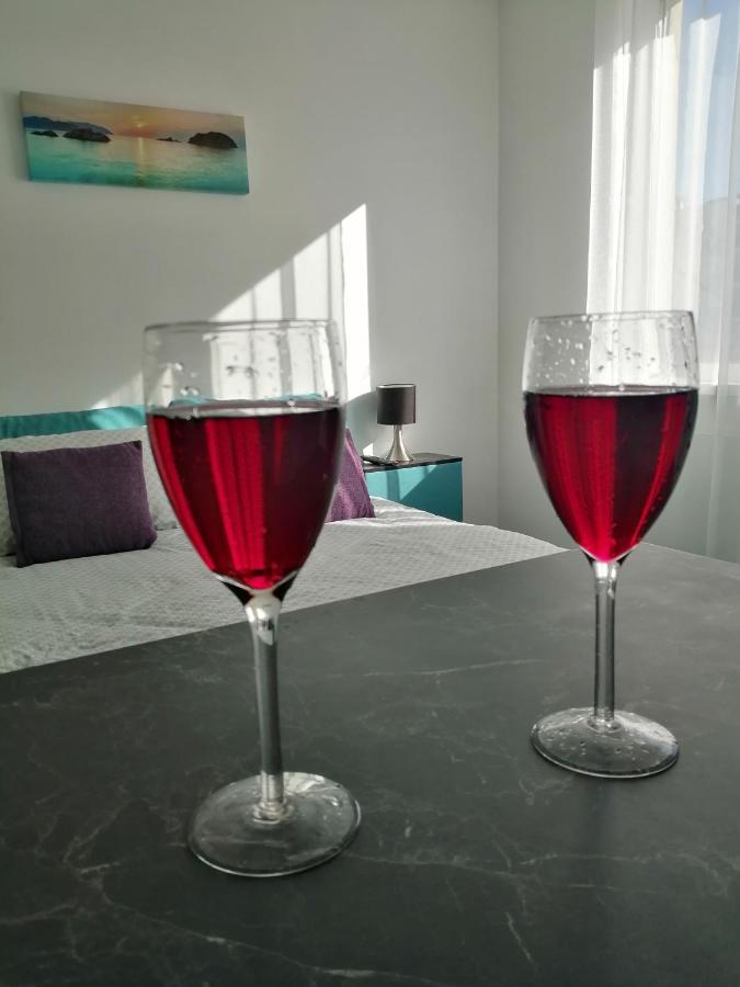 чудова, стильна студія біля вднг Apartment *